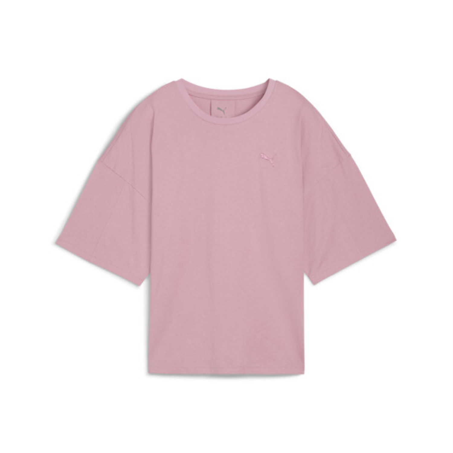 HER OVERSIZED TEE. 